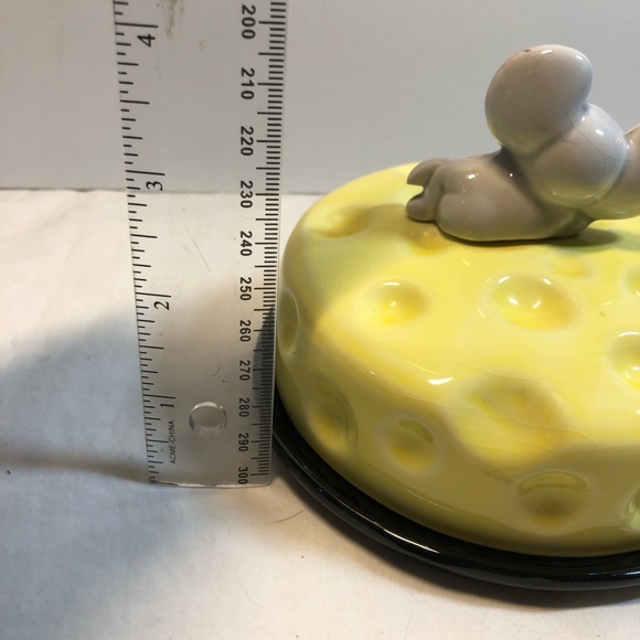 Vintage Covered Cheese Dish - Mouse Reclining on Swiss Cheese lid underplate - Picture 8 of 8